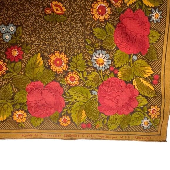 Vintage Green and Red Floral Printed Square from Musee de l’impression, Mulhouse - Picture 6 of 6